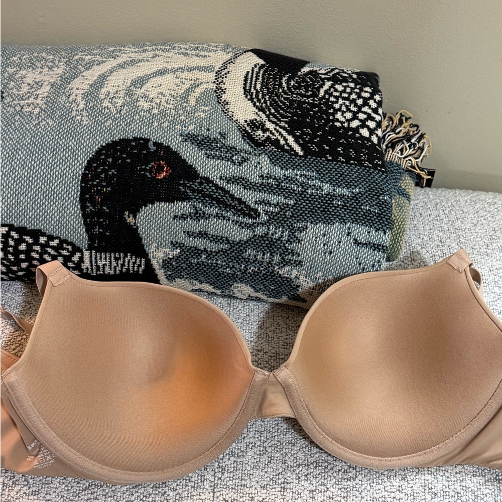 SKIMS Classic Tan Bra - Picture 2 of 6